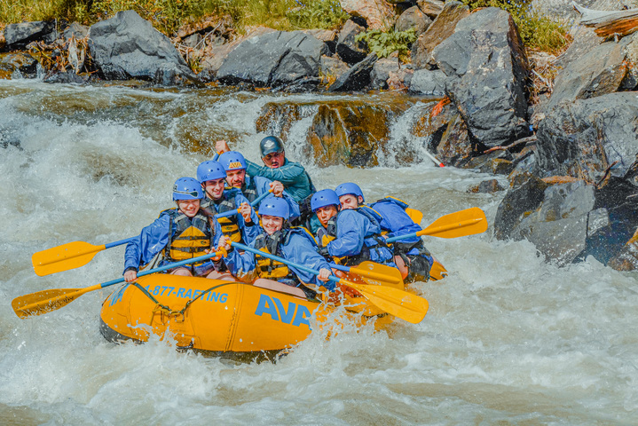 guide steering rafting group